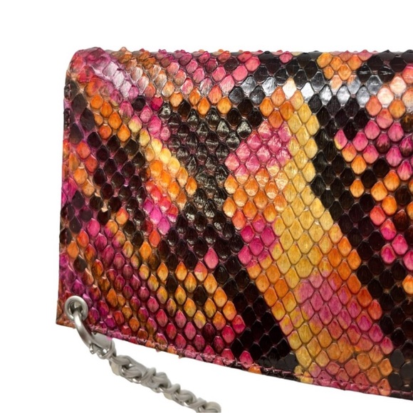 CHANEL Vintage CC Logo Chain Wallet Snap Button
Pink Orange Leather - Picture 15 of 15